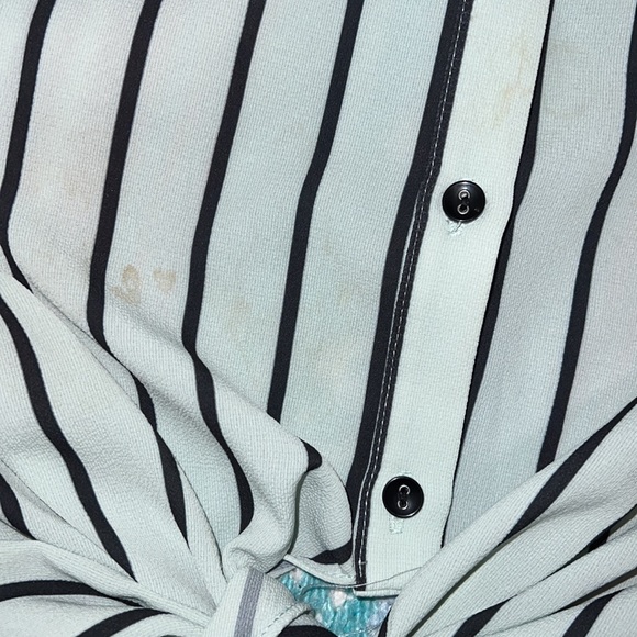 Zara white sleeveless striped button-down blouse with open back - Picture 4 of 4